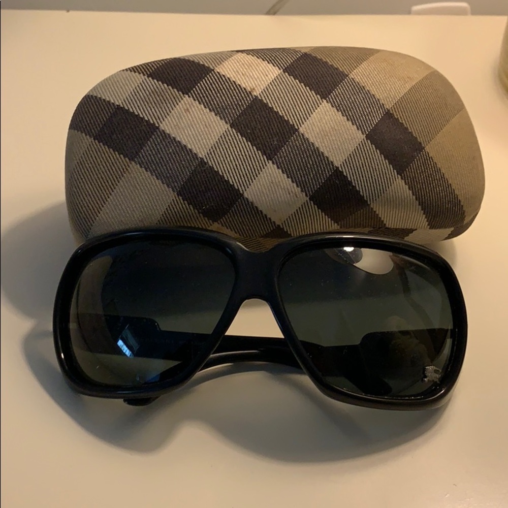 Burberry Black Sunglasses with case
